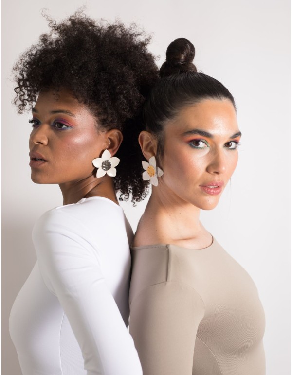 Earrings with porcelain floral motifs 2