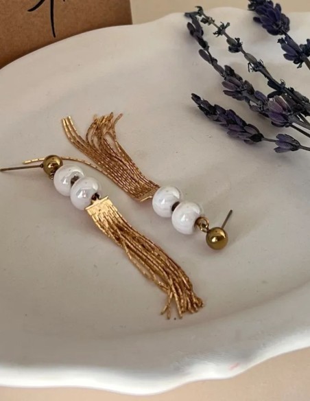 Long earrings cascade style with two ceramic pearls