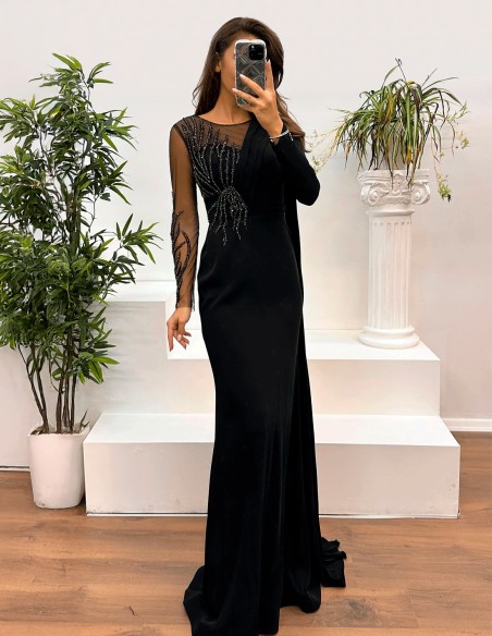 Vestido de fiesta largo con pedrería en el cuerpo y manga larga negro para invitada
