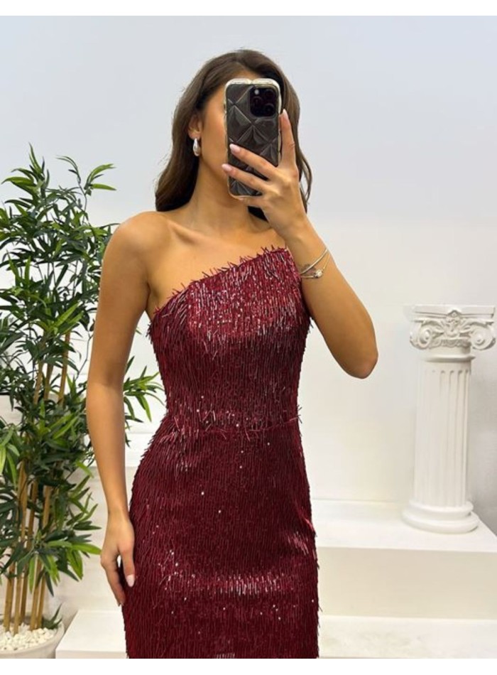 vestido corto de fiesta con flecos y lentejuelas burdeos