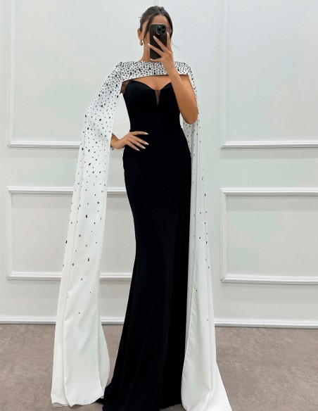 Robe de soirée longue, fine et sans bretelles, ornée de strass