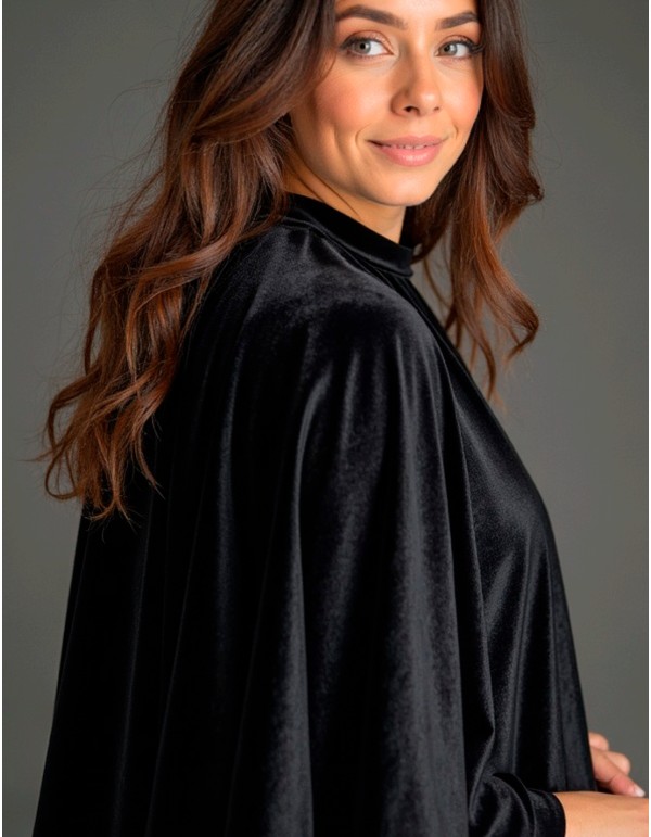 Short velvet cape with ruffle and slit for guests 2
