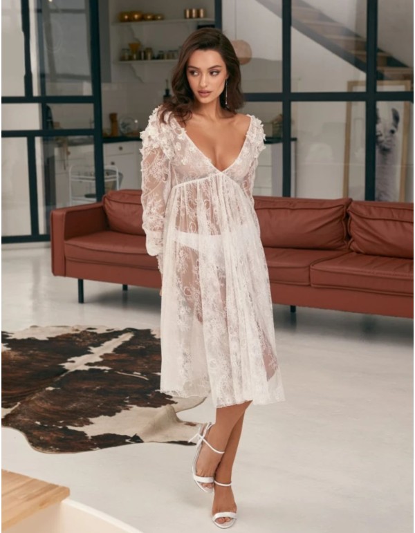 Lingerie wedding nightgown in lace with V-neckline 2