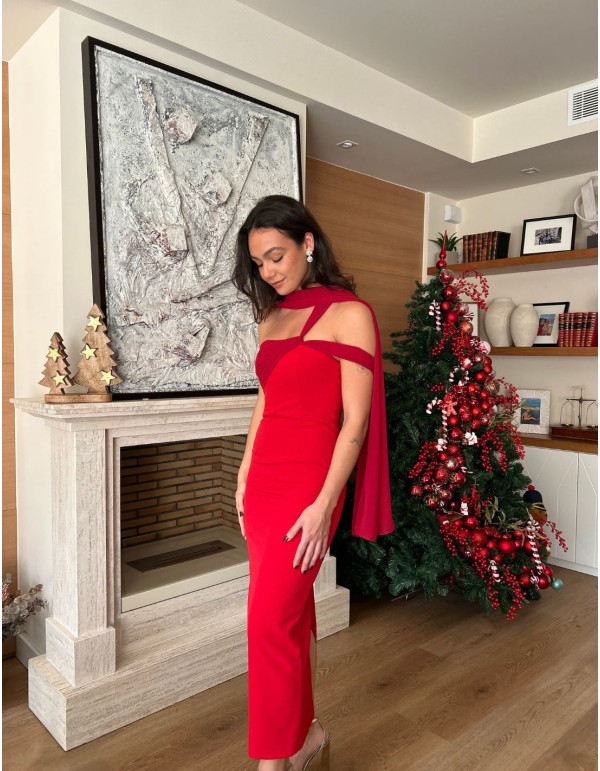 Vestido de invitada largo rojo con fular 2