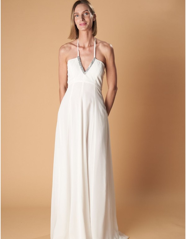 Vestido largo de novia con capa de gasa