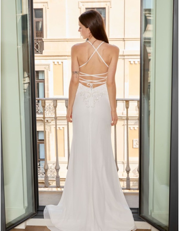 Vestido largo de novia con bordados y espalda cruzada 2