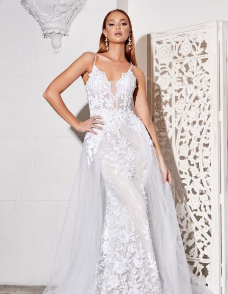 Robe de mariée blanche en dentelle avec jupon