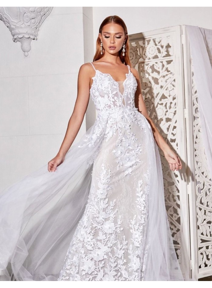 Robe de mariée blanche en dentelle avec jupon