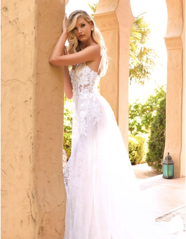 Robe de mariée blanche en dentelle avec jupon