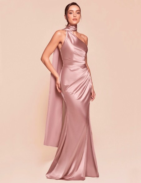 Longue robe de soirée en satin avec encolure asymétrique