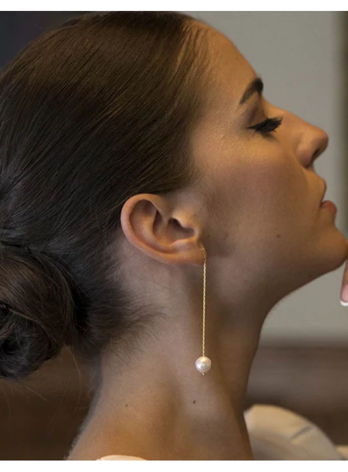 Long earrings with fine chain and pearl