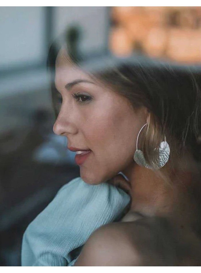 Pendientes estilo aros con pliegues de láminas texturizados plata