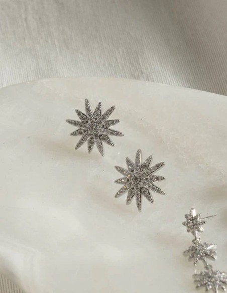 Star-shaped earrings with zirconia stones