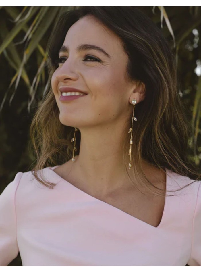 Long earrings with mini zirconia leaves