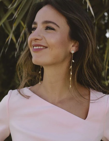 Long earrings with mini zirconia leaves