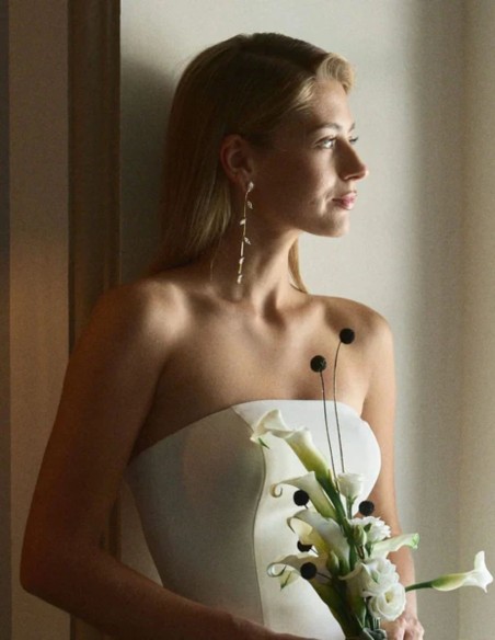 Long earrings with mini zirconia leaves