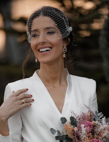 Boucles d'oreilles de fête avec zircon cubique et pierre blanche