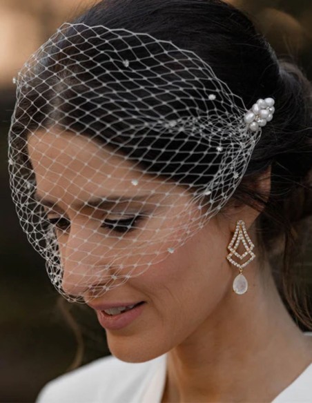 Party earrings with cubic zirconia and white stone