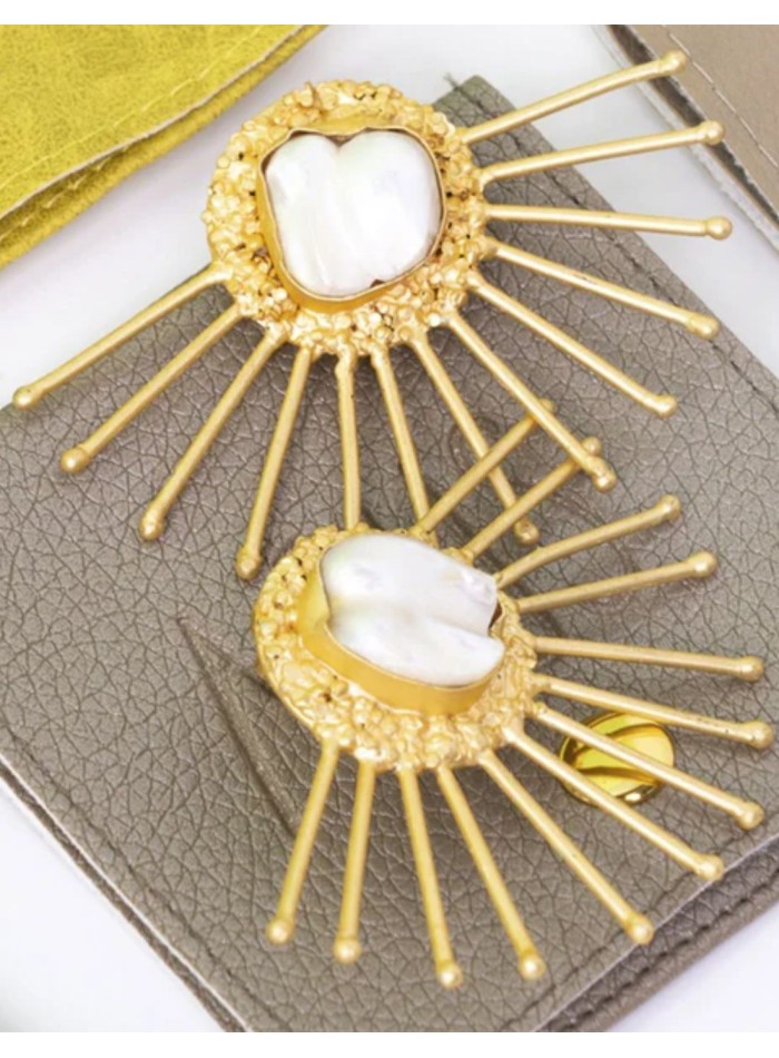 Pendientes de fiesta con rayos y piedra de color