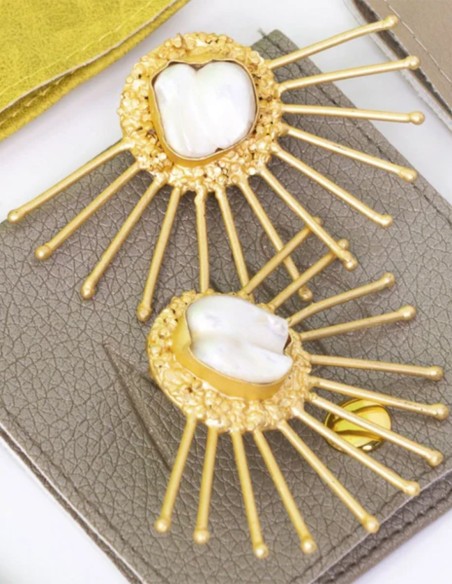 Pendientes de fiesta con rayos y piedra de color