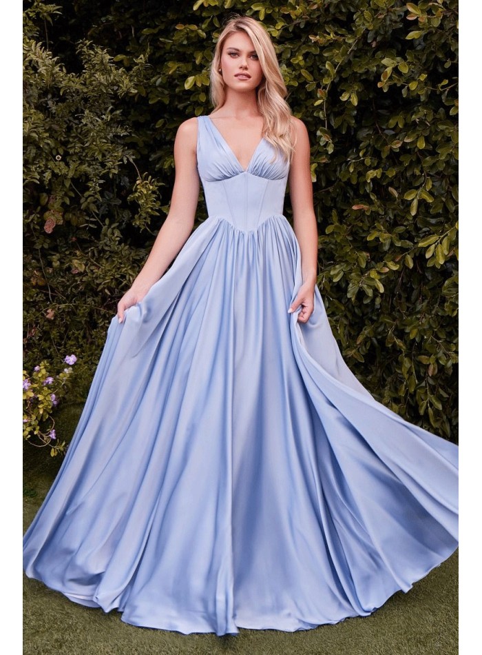 Vestido de satén de línea A con detalles plisados y corsé de encaje, diseñado para invitadas de boda y ocasiones especiales