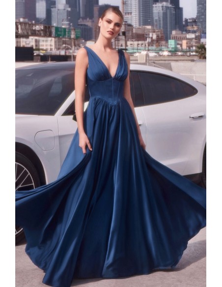 Vestido de fiesta de satén con corpiño y tirantes