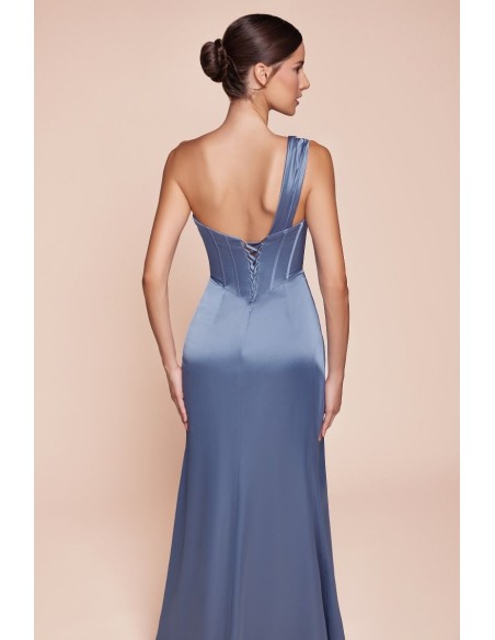 Longue robe de fête en satin avec décolleté en cœur