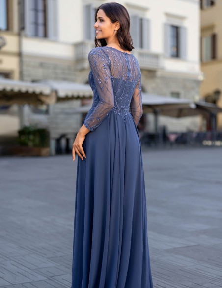 Vestido de fiesta largo con cuerpo de pedrería y manga francesa