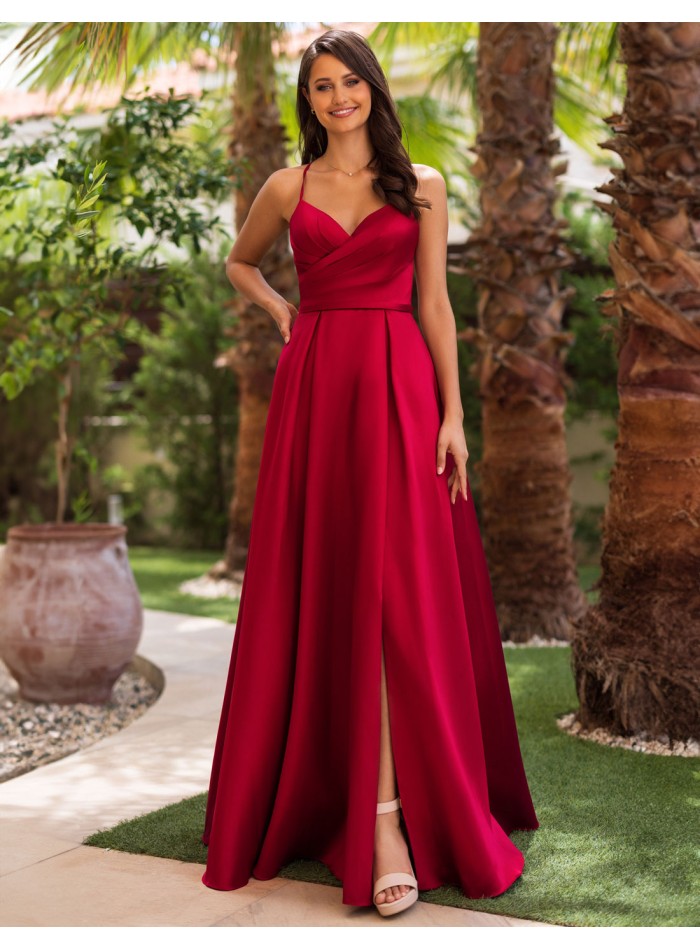 Vestido de fiesta satinado con cuerpo drapeado