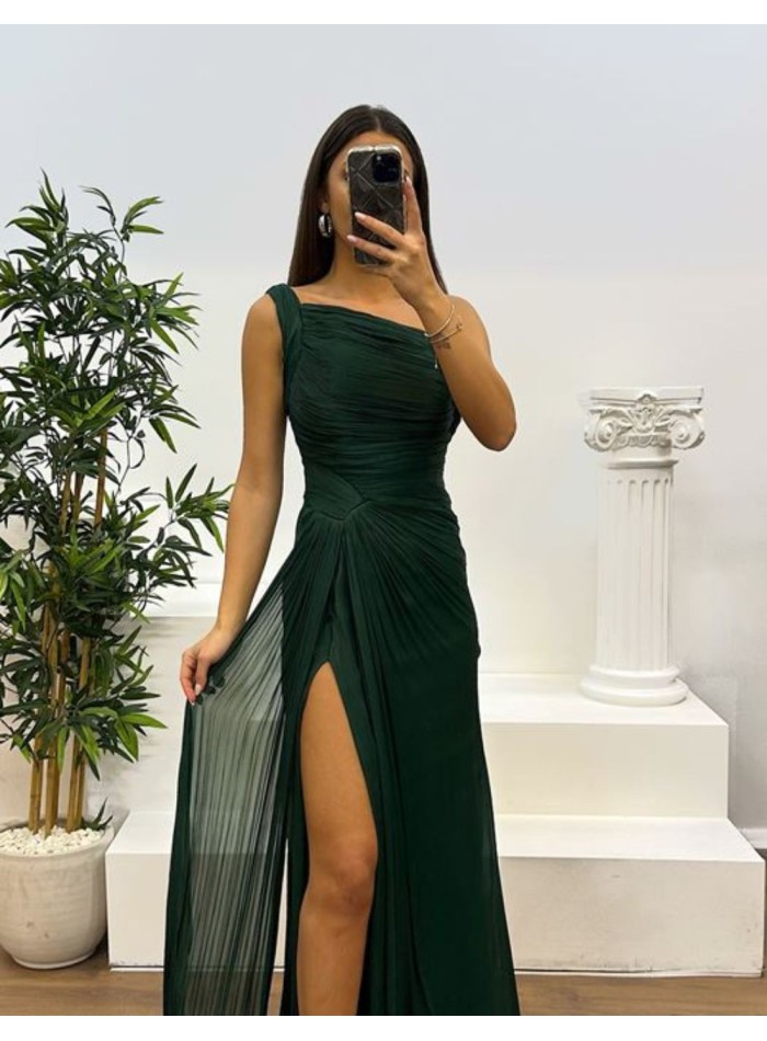 Robe de soirée longue et plissée avec encolure...