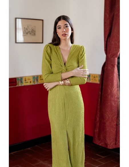 Robe longue vert pistache avec encolure drapée