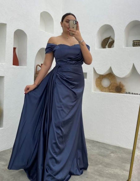 Robe longue de fête avec ruchés et encolure cache-coeur