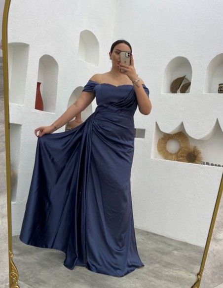 Robe longue de fête avec ruchés et encolure cache-coeur