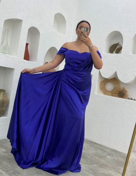 Long party dress with ruching and sweetheart neckline