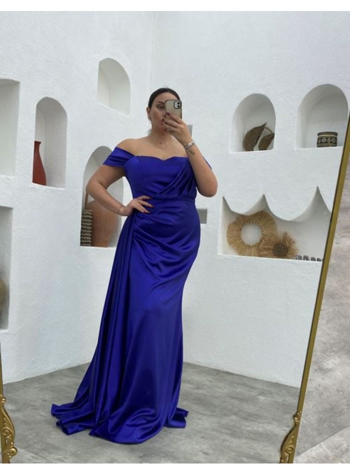 Robe longue de fête avec ruchés et encolure...