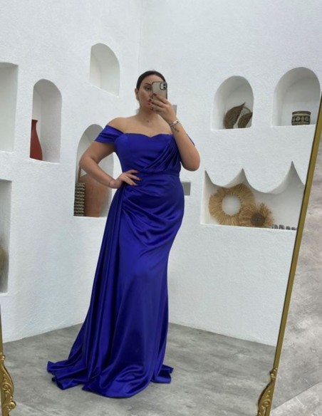 Long party dress with ruching and sweetheart neckline