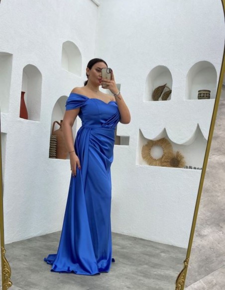 Robe longue de fête avec ruchés et encolure cache-coeur