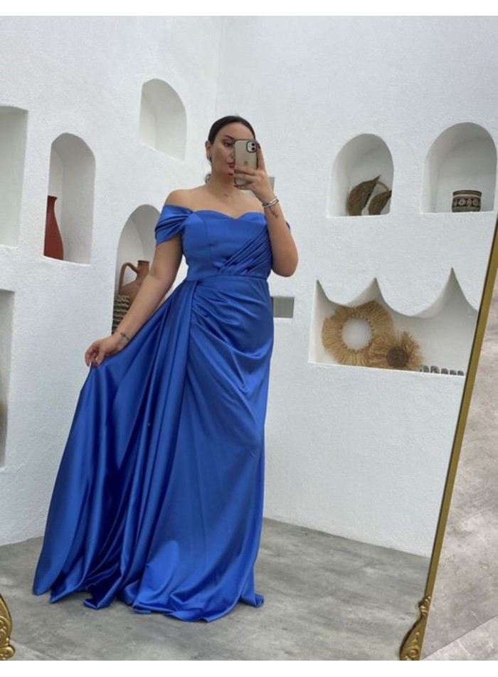 Robe longue de fête avec ruchés et encolure...