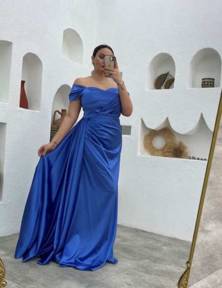 Robe longue de fête avec ruchés et encolure cache-coeur