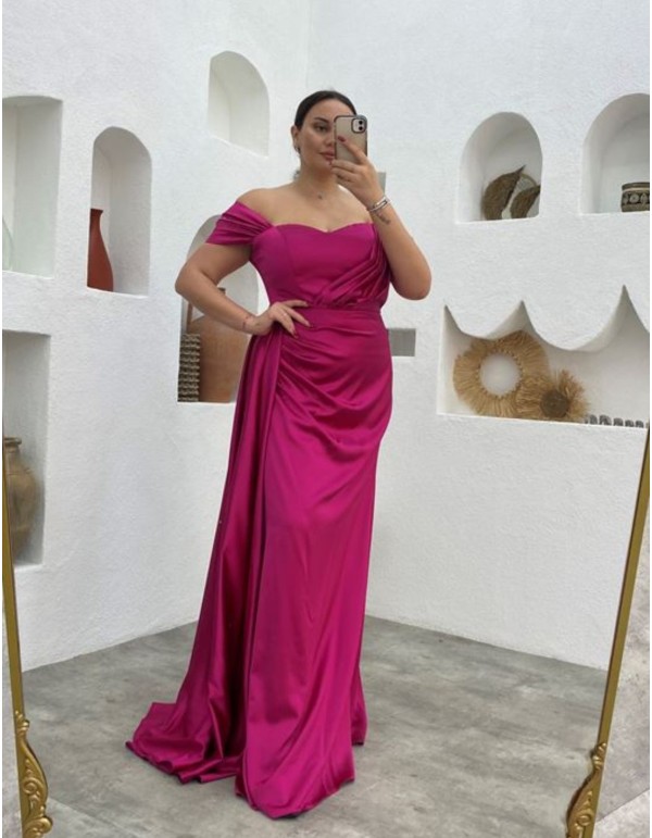 Long party dress with ruching and sweetheart neckline