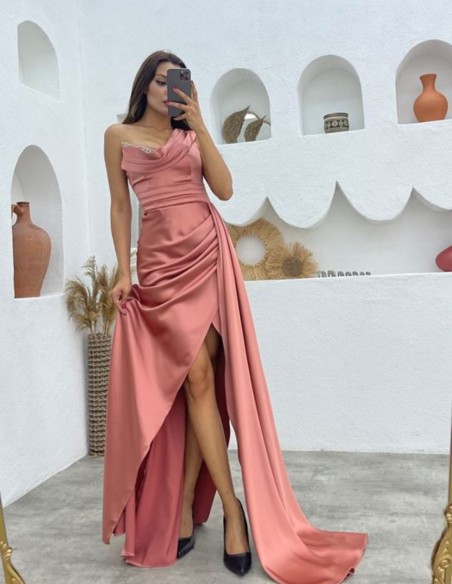 Robe longue de fête avec jupe cape et ornements en strass