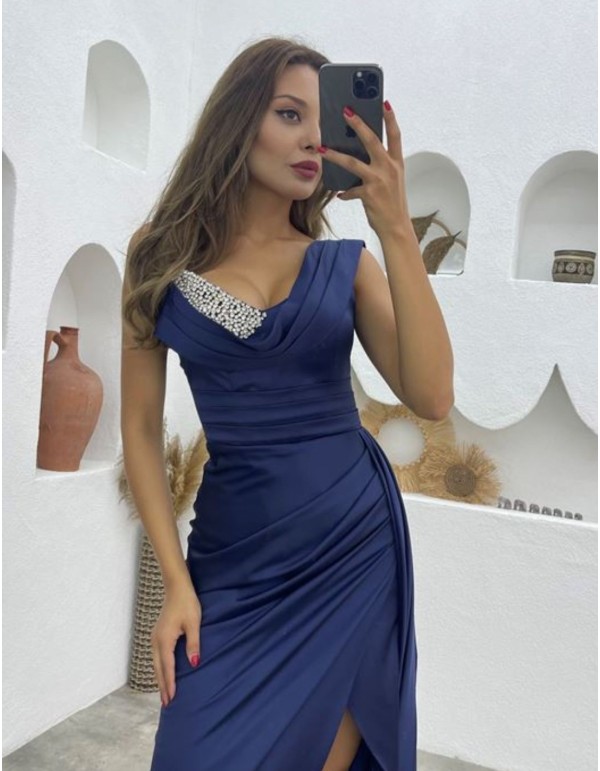 Robe longue de fête avec jupe cape et ornements en strass 2