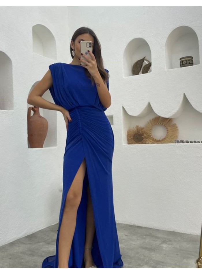 Evening dress with closed neckline and shoulder...