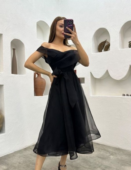 Midi dress with bandeau neckline and bow at the waist