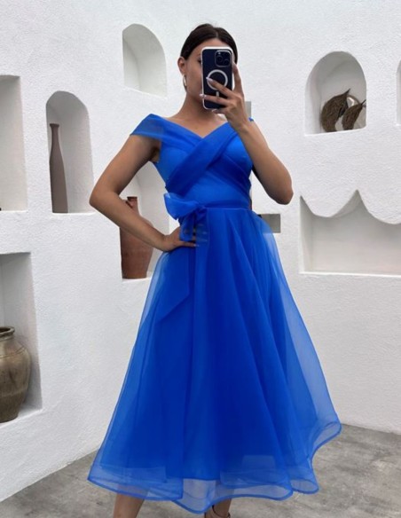 Robe de cocktail midi avec encolure bandeau et nœud à la taille