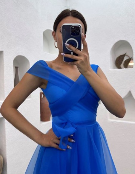 Robe de cocktail midi avec encolure bandeau et nœud à la taille