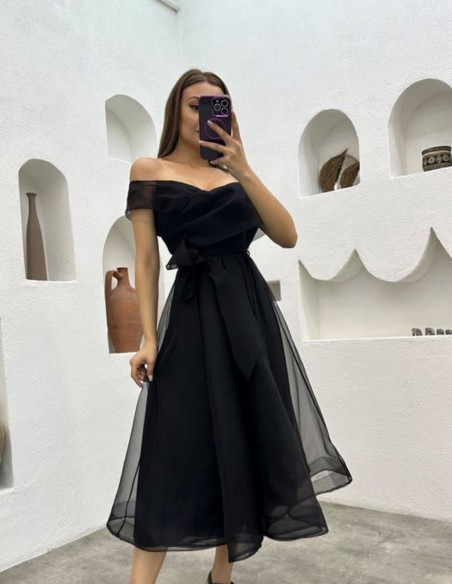 Midi dress with bandeau neckline and bow at the waist