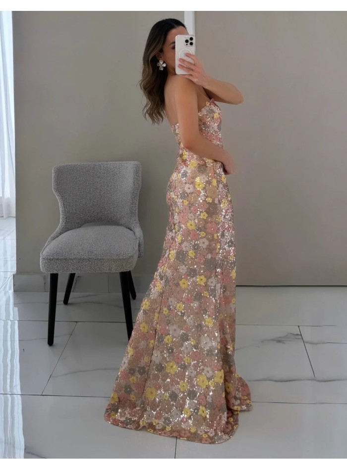 Robe de soirée longue pour invitée avec fleurs...