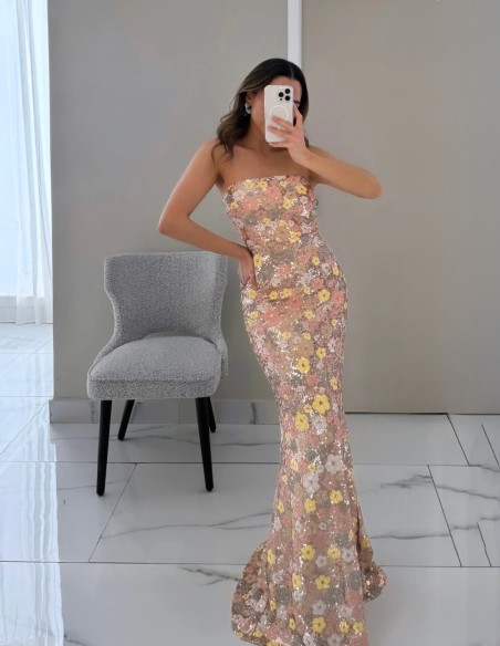 Robe de soirée longue pour invitée avec fleurs pailletées