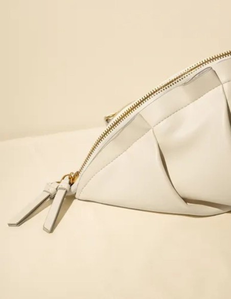 Bolso de mano marfil con forma de gyoza para ocasiones especiales